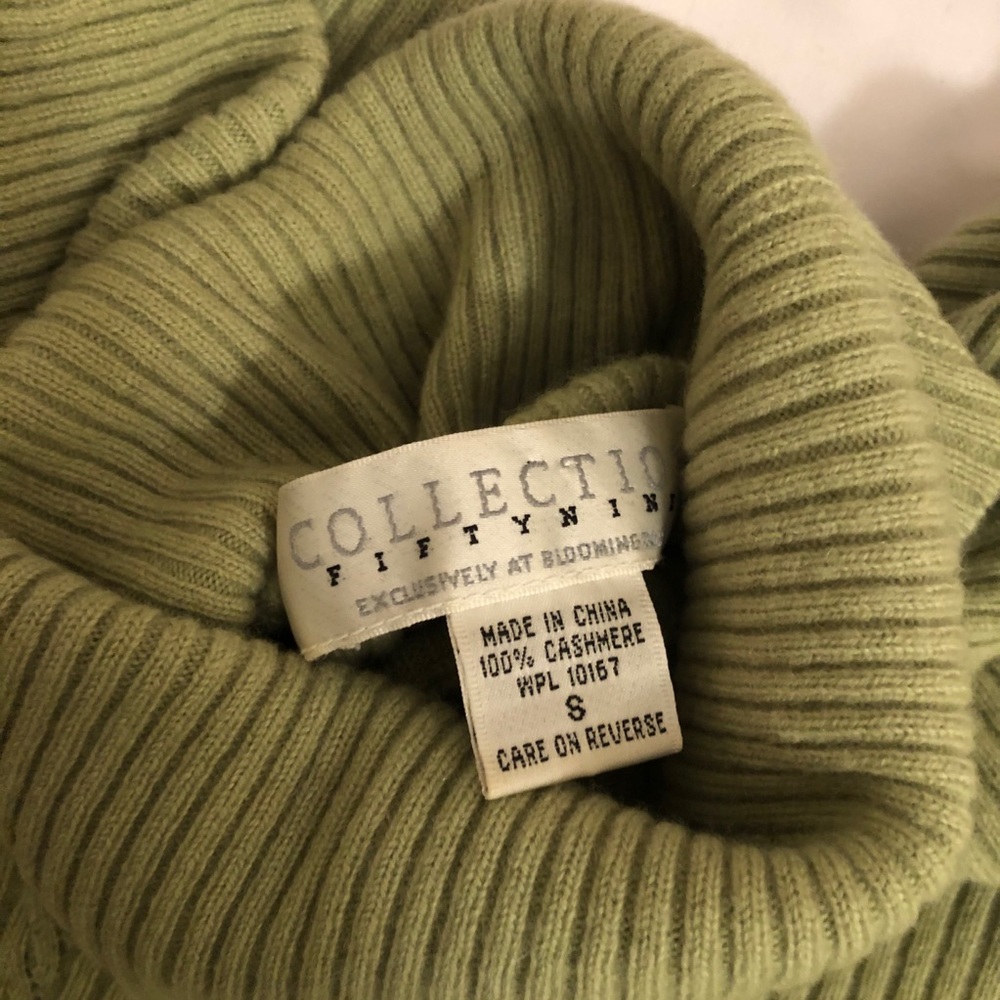 100% Cashmere Green Turtleneck Sweater - Picture 3 of 5